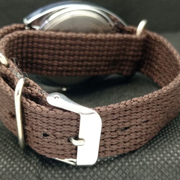 Vintage 1978 Henri Sandoz Manual Mens Silver Watch W/Cloth Strap & Yellow accent - Picture 2 of 8